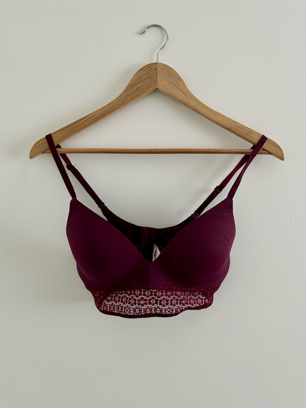 Victoria’s Secret lace-trim bra 34B in burgundy